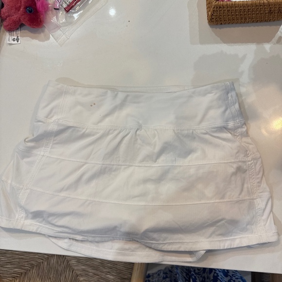 White lululemon pace rival 12in - Picture 1 of 2
